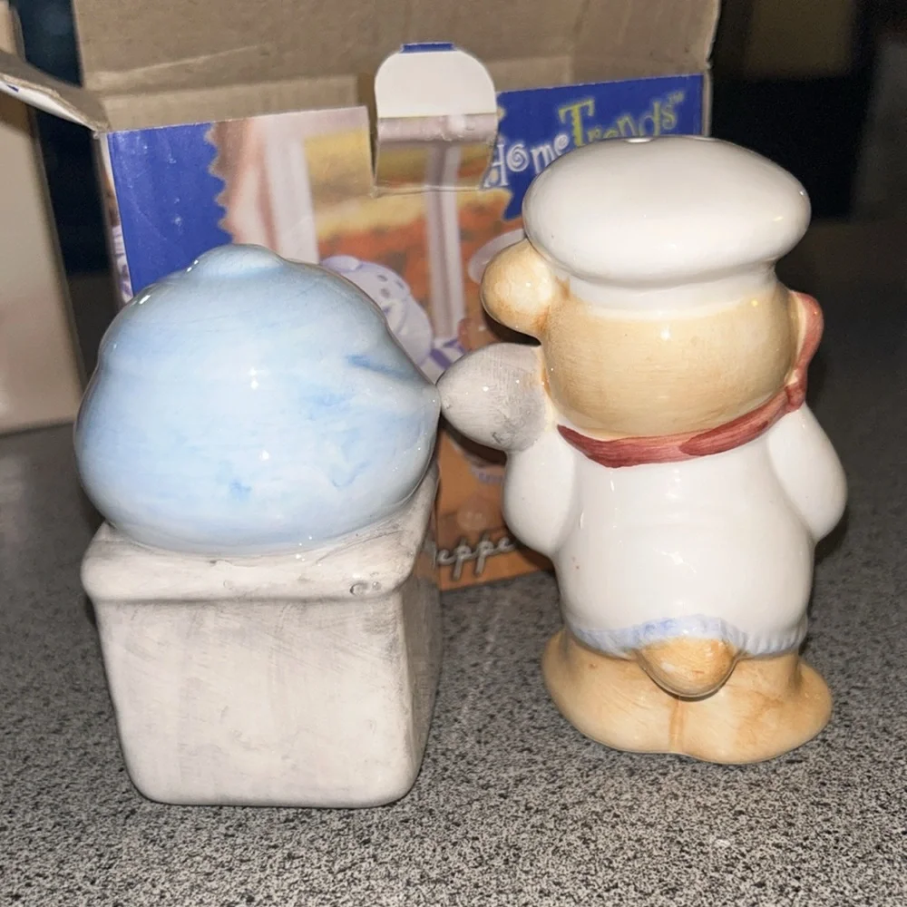 NWT Home Trends Ceramic Chef Bear & Stove w/ Honey Pot Salt & Pepper Shaker Set